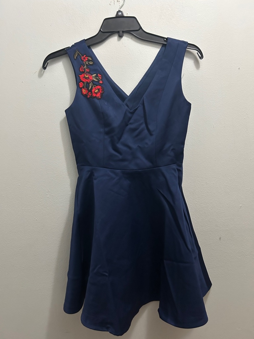 verty Navy Blue V‑Neck Dress with Red Floral Embroidery